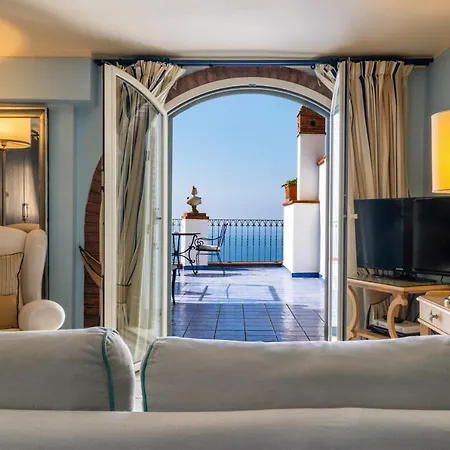 Ξενοδοχείο Carlotta 4*