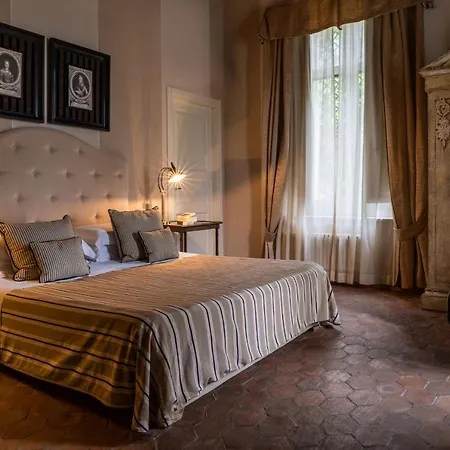 Carlotta 4*