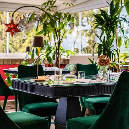 Ξενοδοχείο Carlotta 4*