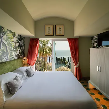 Ξενοδοχείο Carlotta 4*
