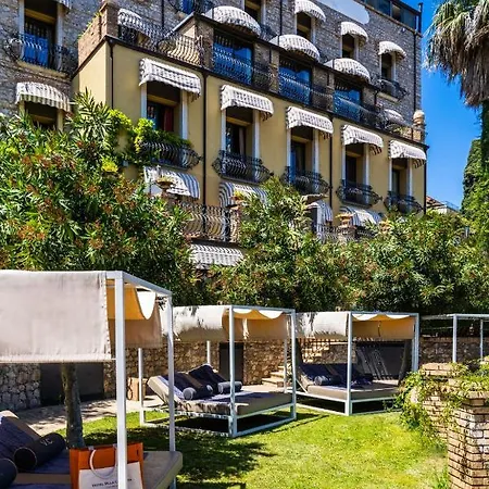 Carlotta Hotel